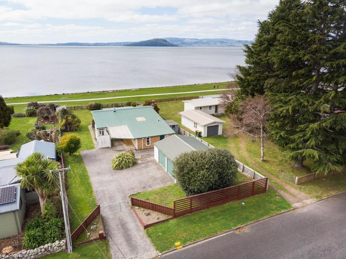 Daydream House, Sunrise, Sunset Views Across Lake Rotorua Exterior photo